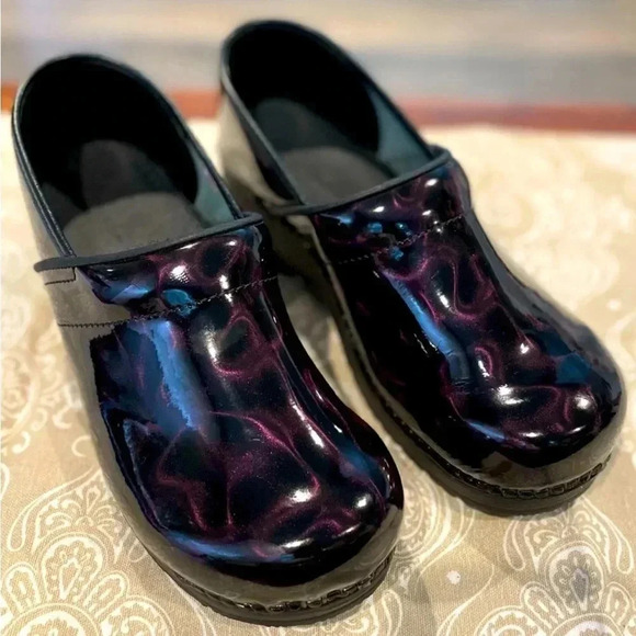Sanita Clogs Patent Purple/Black Swirl women’s 40/9 - Picture 1 of 8